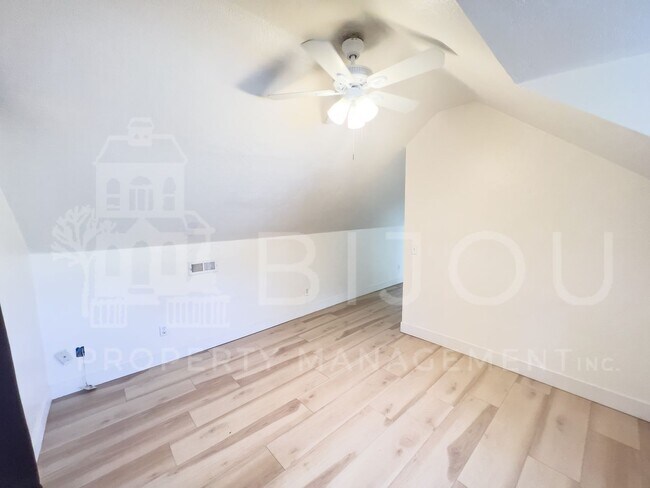 Building Photo - Patty Jewett Bungalow