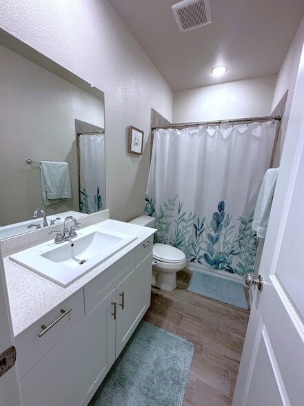 Building Photo - 9632 Staffordshire Rd