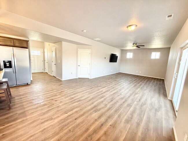 Building Photo - Like New home on Sweetwater for rent!
