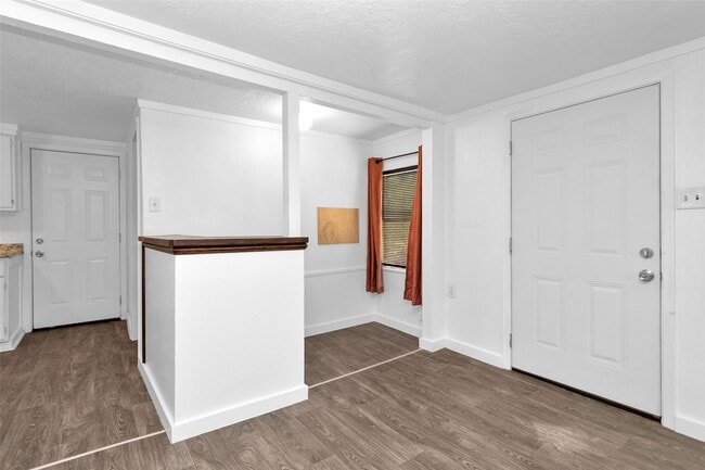 Building Photo - 5683 Cessna Dr