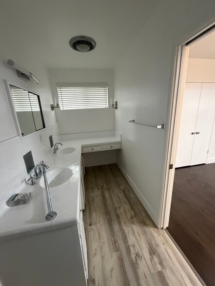 Building Photo - 3337 W 111th Pl