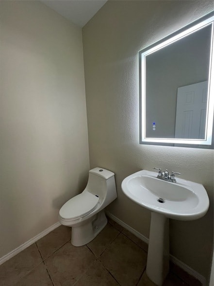 Building Photo - 15632 Gatehouse Dr