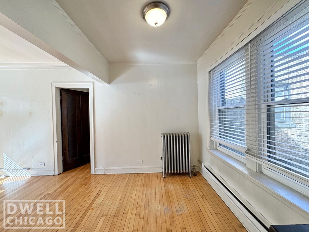 Building Photo - 1421 W Hutchinson St