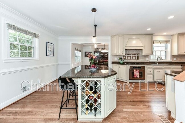 Building Photo - 3061 N Oakland St