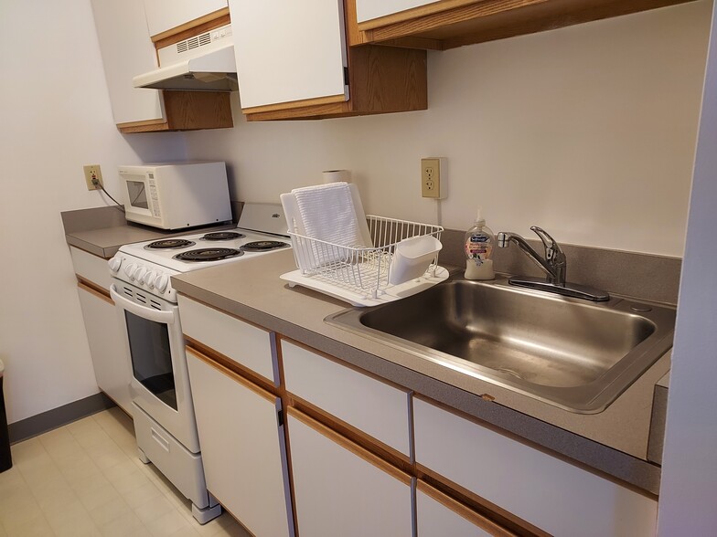 Kitchen view - 212 Potomac Ave