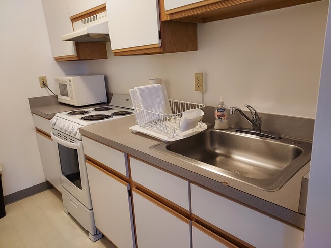 Kitchen view - 212 Potomac Ave