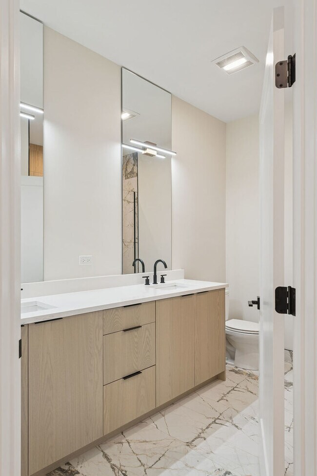 Building Photo - 4536 S Prairie Ave