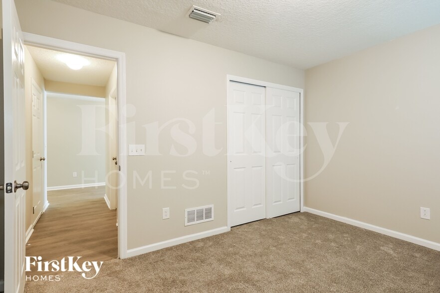 Building Photo - 319 Hepburn Rd