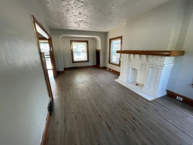 Building Photo - SECTION 8 and EDEN ACCEPTED!! Newly Renovated 4BR Home with Tons of Space!