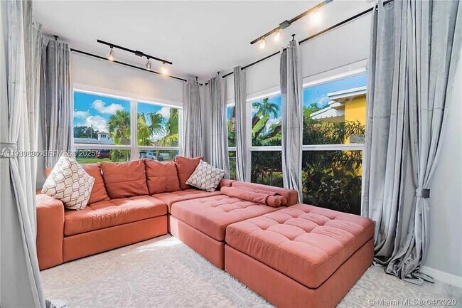 Building Photo - 1731 NE 172nd St