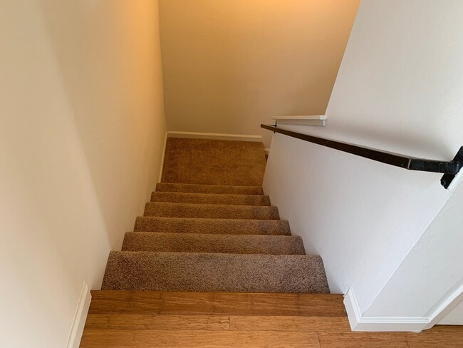 Building Photo - Spacious 2 bed/1.5 bath condo in Martinez