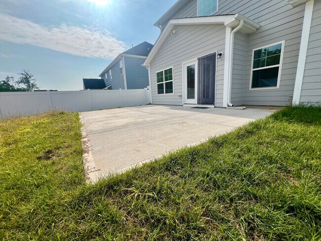 Building Photo - Stunning 4BR 3BA Home in Colfax