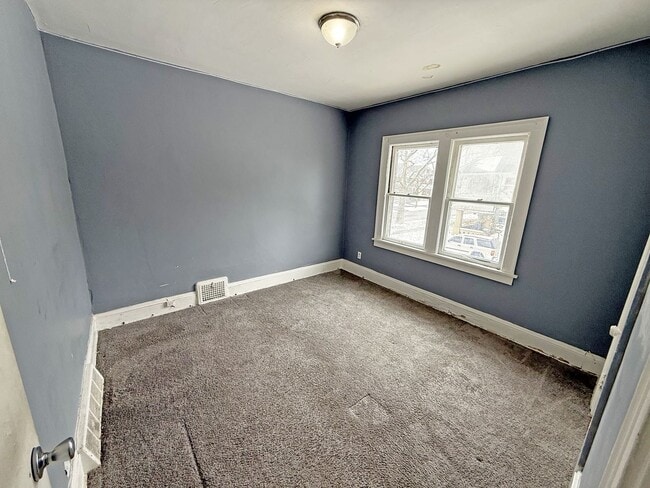 Building Photo - 3584 E 151st St