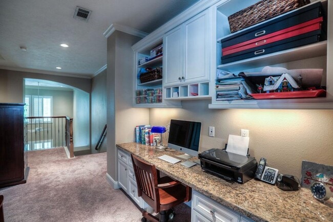 Building Photo - 1043 Memorial Village Dr