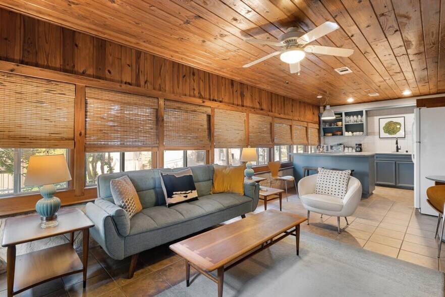 Primary Photo - 202 Woodcreek Dr