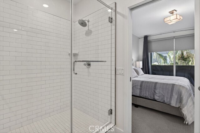 Building Photo - 985 Doheny Way