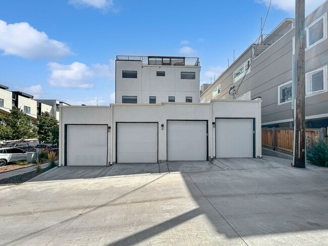 Building Photo - $0 DEPOSIT OPTION. BRAND NEW 4 BED 3 BATH HOME WITH ROOFTOP DECK IN BERKELEY