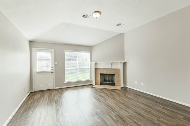 Building Photo - 13831 Hillingdale Ln