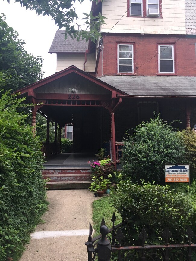 Building Photo - 226 Winona St