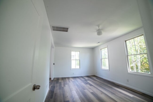 Building Photo - 107 N 13th St