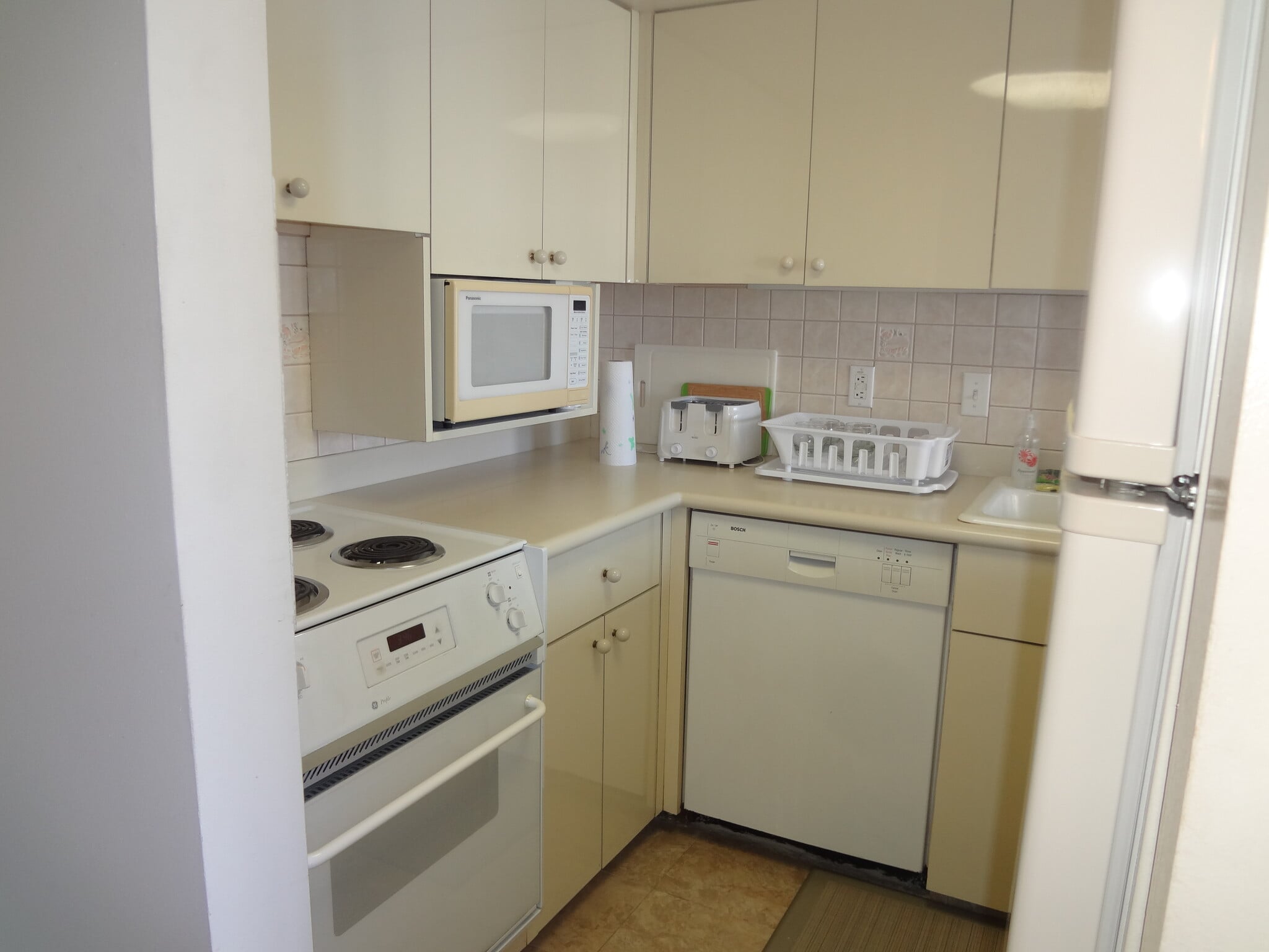 Full Kitchen - 1777 Ala Moana Blvd