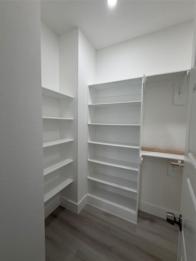 Building Photo - 10123 Grover Ln