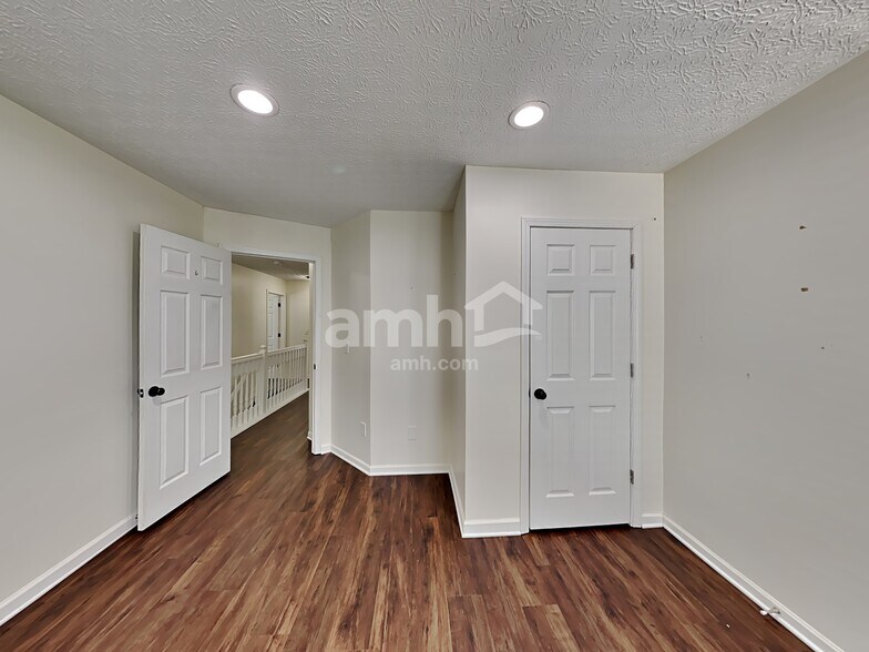 Building Photo - 5232 Dietrich Ave