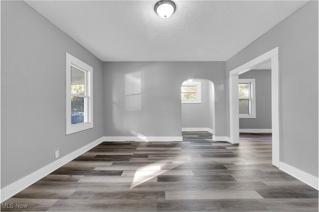 Building Photo - 2115 W 96th St