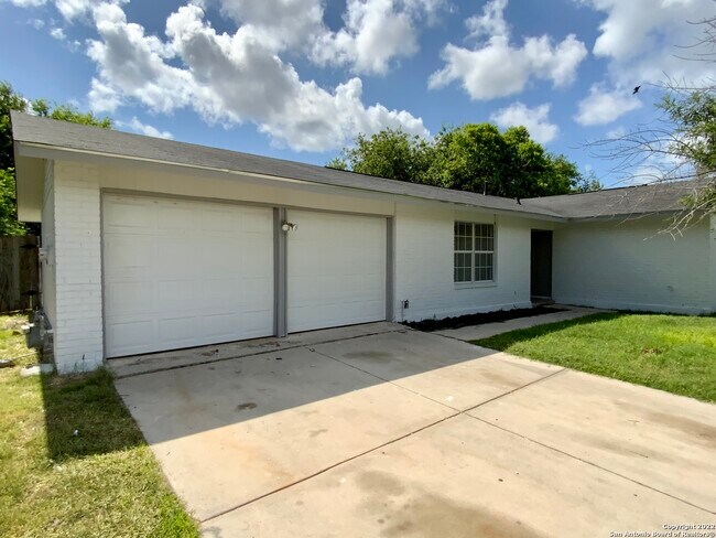 Building Photo - 8110 Pleasant Forest Dr