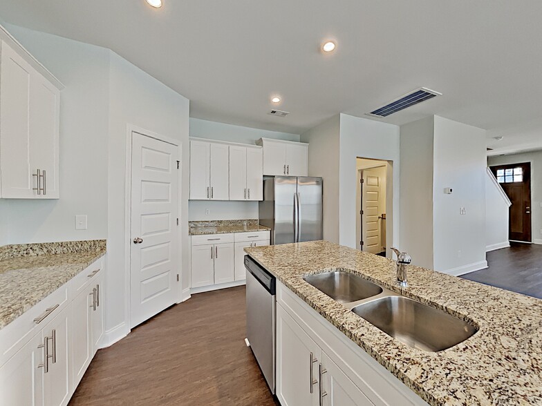 Building Photo - 5354 Tupelo St