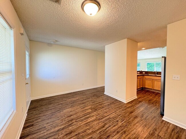 Building Photo - 10 Broadland Cir