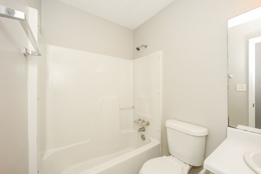 Building Photo - 10 General Longstreet Line