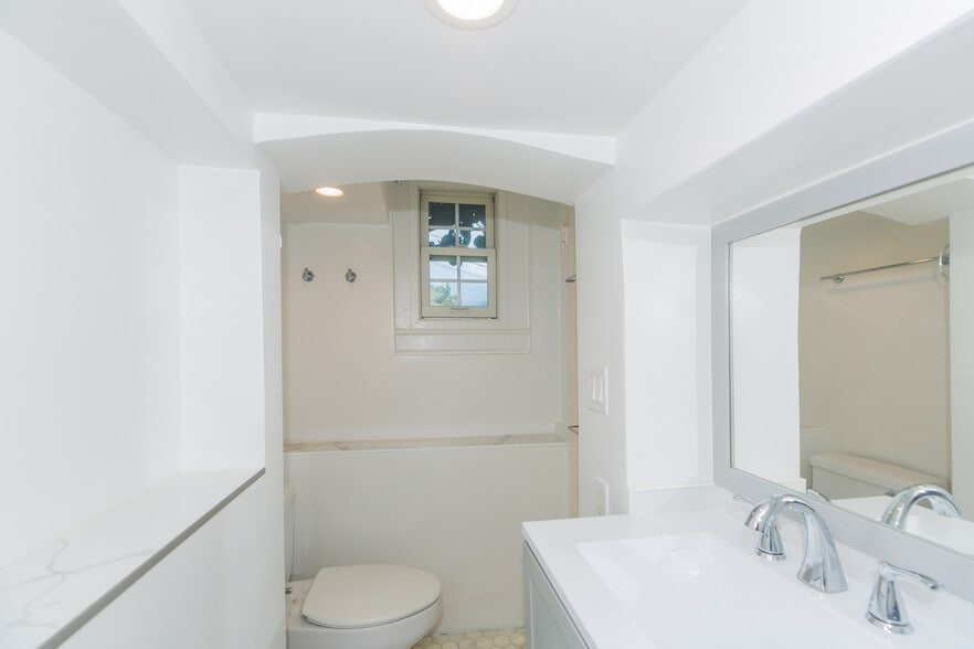 Building Photo - 2135 Haena Dr
