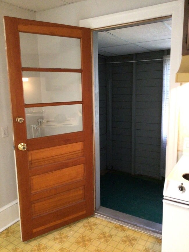 Building Photo - 119 E Burd St