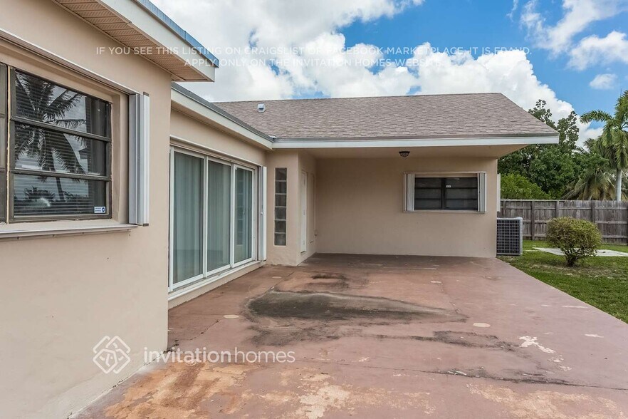 Building Photo - 10900 SW 42nd St