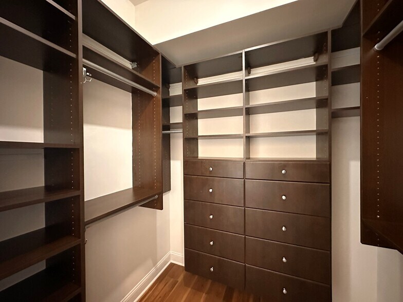 Building Photo - 55 Mallory Ave