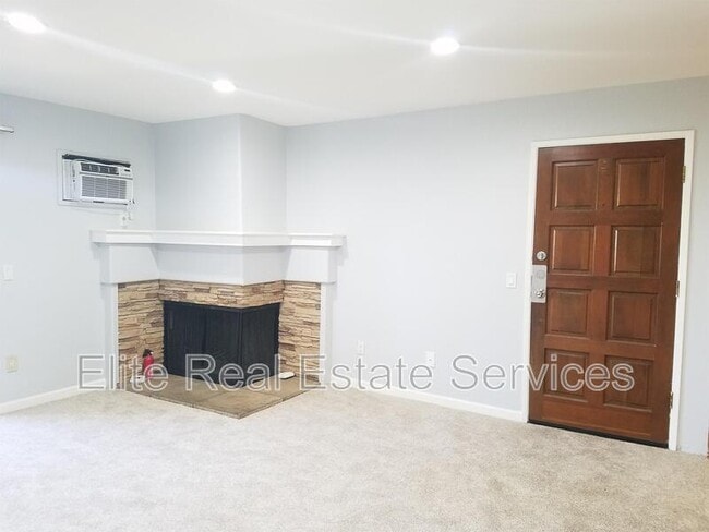 Building Photo - 1013 S Sunshine Ave