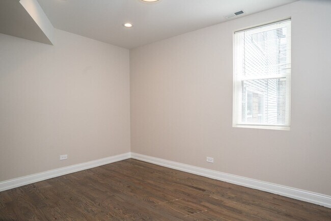 Building Photo - 2135 W 19th St