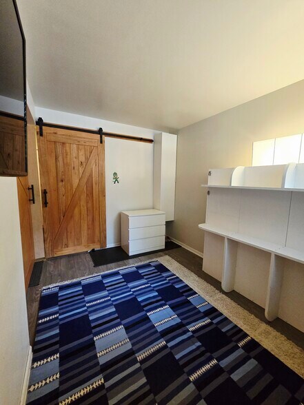 Building Photo - 357 E Eastgate Pl