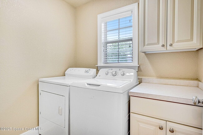 Building Photo - 1795 Noel Pl