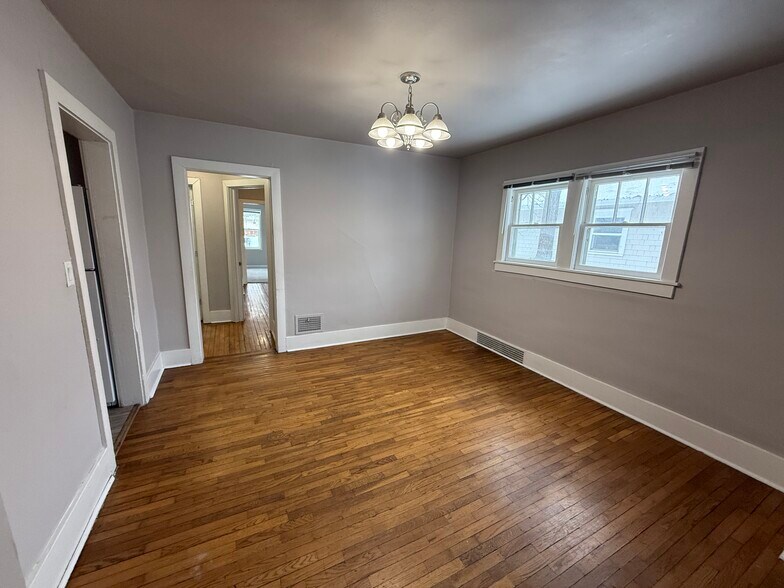 Building Photo - 909 University Dr N