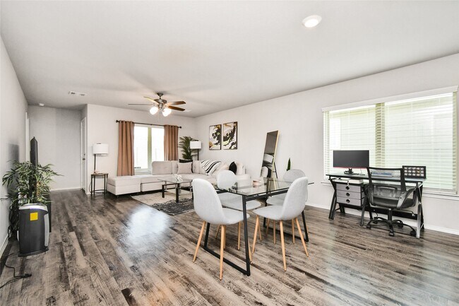 Building Photo - 7915 Meadow Cranesbill Ln