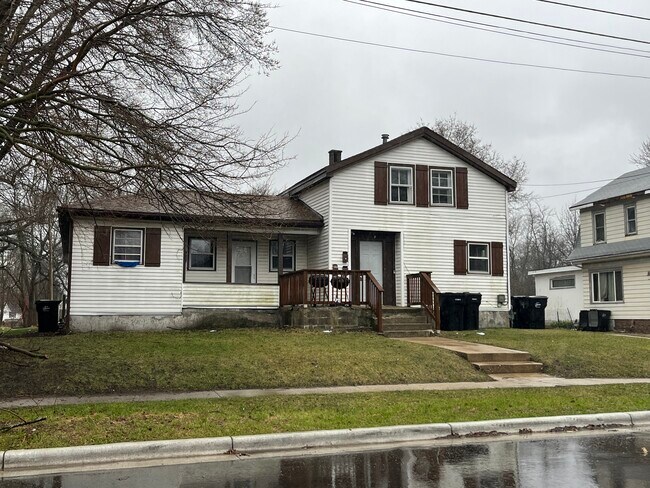 Primary Photo - 750 W Grand Ave
