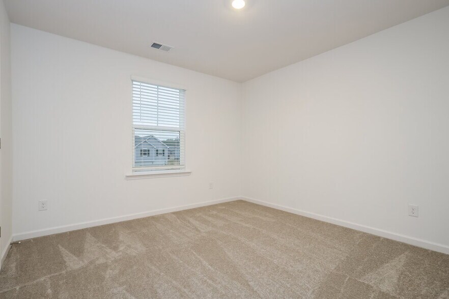 Building Photo - 221 Paisley Wy