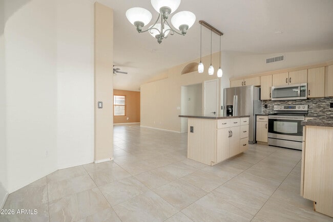 Building Photo - 1401 S 80th St