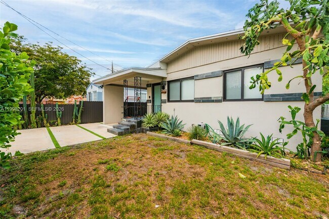 Building Photo - 2925 NW 11th Ave