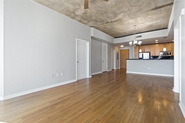 Building Photo - 360 Nueces St