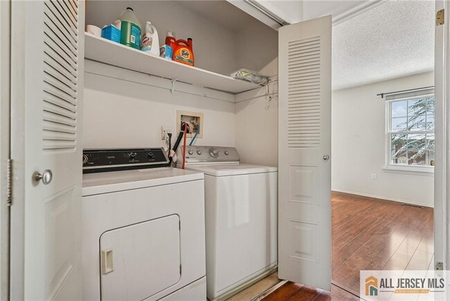 Building Photo - 8 Marsh Ct