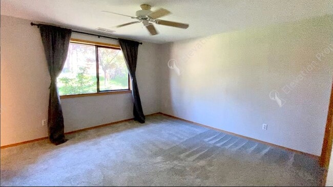 Building Photo - Nature Retreat on 0.6 Acres Near the Desch...
