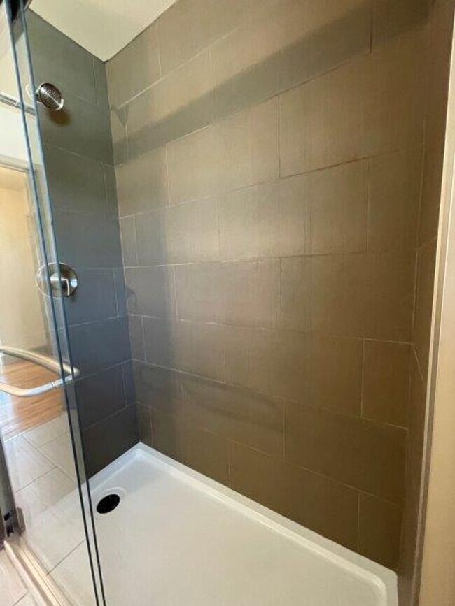 Building Photo - Tahoe Park 2 Bedroom